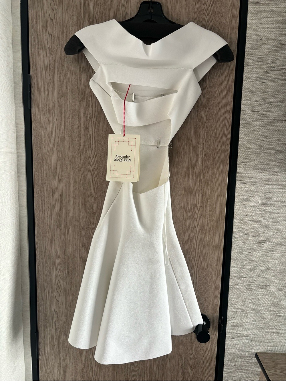 Alexander McQueen White Sculpted Fit-and-Flare Mini Dress - Picture 2 of 7